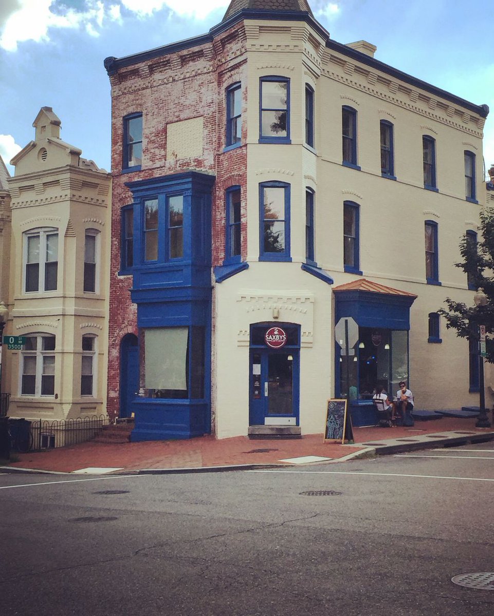 placetempo's tweet photo. Right next to #georgetownuniversity @Saxbys #coffeehouse is a wonderful place to stop by! Check out real-time and historic ratings and see how quiet and busy it is... on the @PlaceTempo #mobileapp!

#georgetown #georgetownu #hoyas #hoyasaxa #dctech #dc 
#college  #tuesday #study https://t.co/hjQglt463w