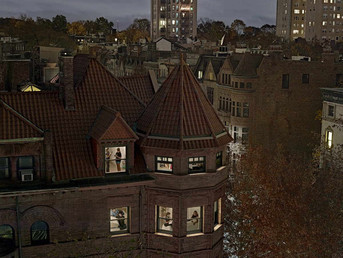 EastmanMuseum's tweet image. “So I started to ask other people ‘What’s your relationship with your neighbors across your window?’” –Gail Albert Halaban

#OnViewNow: Gail Albert Halaban (American, b. 1970). Chiclet Mansion, Park Slope, Brooklyn, 2016. Inkjet print. © Gail Albert Halaban.