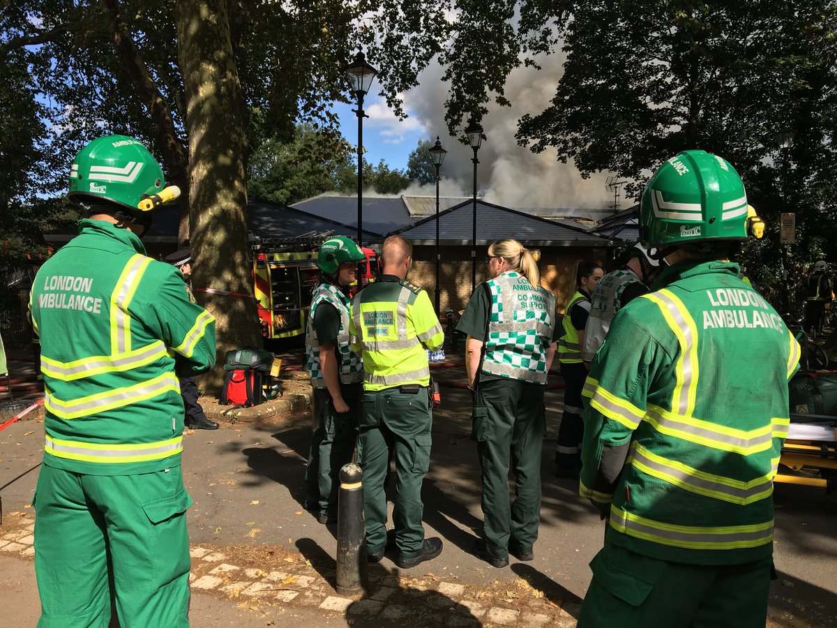 LAS_HART's tweet photo. We are currently in Highbury with our colleagues from @LondonFire &amp; @metpoliceuk at a leisure centre fire. https://t.co/zaUnC6ZUtz