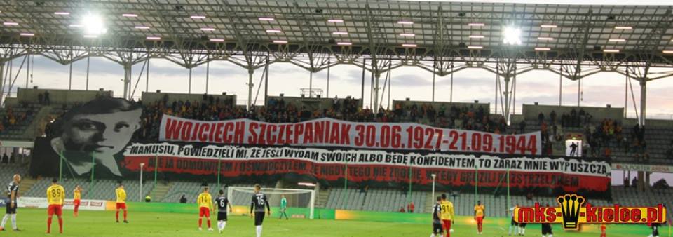 Oprawa kibiców Korony Kielce podczas wczorajszego meczu z Zagłębiem Sosnowiec.