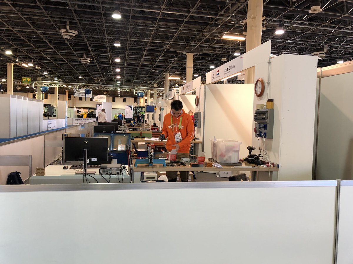 WorldSkillsNL's tweet photo. Vandaag is het ‘preparation day’! De deelnemers mogen hun werkplek verkennen, de werkplek klaar maken en materialen worden gecontroleerd. Vanavond wordt de openingsceremonie live uitgezonden via: https://t.co/WQ8Dggb4iM https://t.co/2FIg7zMeLc