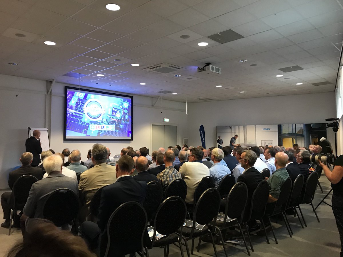 Hager Live @Hager_NL  #kennis #innovatie #hagerupdate  #techniekisleuk