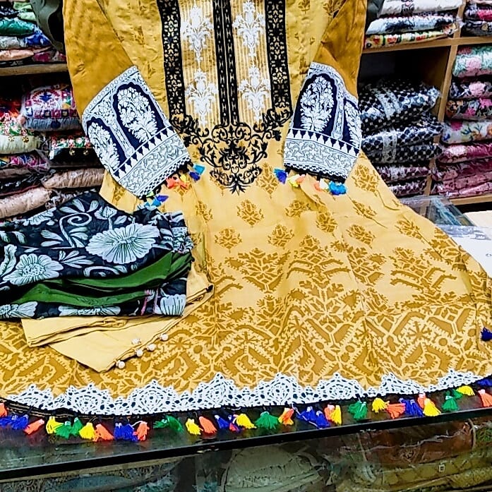 jamalyousaf15's tweet photo. Lielon 3pc dress Embroidered neck With sheafon stuff dopta 
Full stitched dress 
Small medium and large sizes Available 
price 3500 
inbox 4 order contact +923450500335 
#Fashion #Style #WhatsApp #wholesale #clothing #lenein #onlinestore #onlineshopping  #onlinebotique #Accessory https://t.co/tff9wuufAq