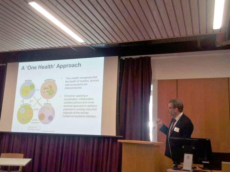 Prof Dominic Mellor @UofGlasgow @EpicScotland @NHS_HS discussing the #OneHealthApproach to #AMR.  We need a #multidisciplinary and cross sectoral approach #LeadingIdeas
@SEFARIscot 
@SRUC