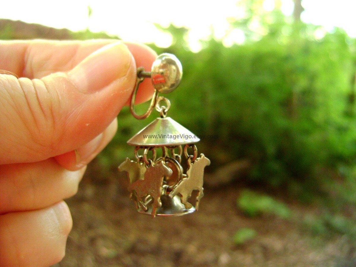 GothicGlass's tweet photo. Excited to share the latest addition to my #etsy #vintageshop #earrings #Vintage #Carousel #3D #MerryGoRound #ScrewBacks #Horses #Party #Fair #AmusementRides #UniqueJewellry #Horseabout #Equine #FlyingHorses https://t.co/VVuwF7EfYY https://t.co/luuGFXRCof