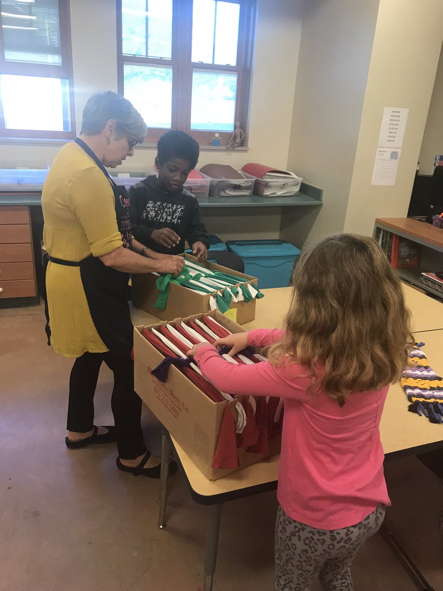 DBlasingame12's tweet photo. Mrs. Emerson showing some Jaguars how to basket weave. #jump #12thnextlevel #striving @12thStreetJags https://t.co/lwKKKqCvpM