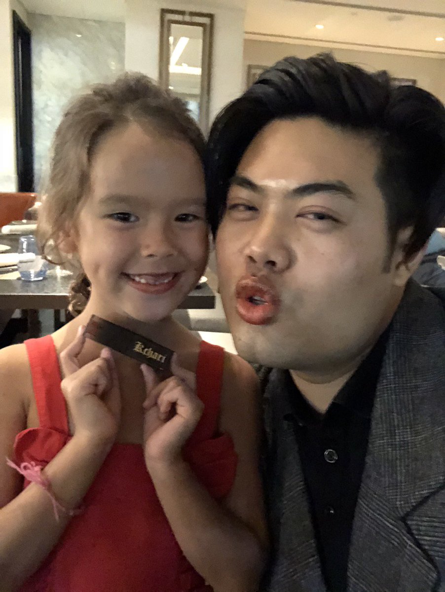 KCHARITHAILAND's tweet photo. รีวิวจาก ประเทศ Hong Kong 
Topper lipgloss สี T01 Gold Fish
#kchari 🙏😆 น่ารักเว่อ เด็กทาได้นะจ๊ะ https://t.co/PnMchtgrfE