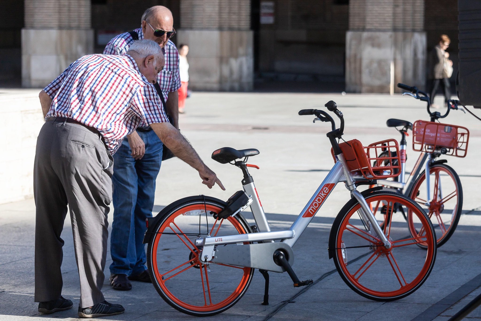 Política patrocinador retirarse AyuntamientoZaragoza on Twitter: "#Zaragoza cuenta con un nuevo servicio de  #bici compartida 👉🏽 @Mobike Las personas usuarias deberán descargarse una  app para geolocalizar las bicis disponibles. Llegado a destino, hay que  aparcar