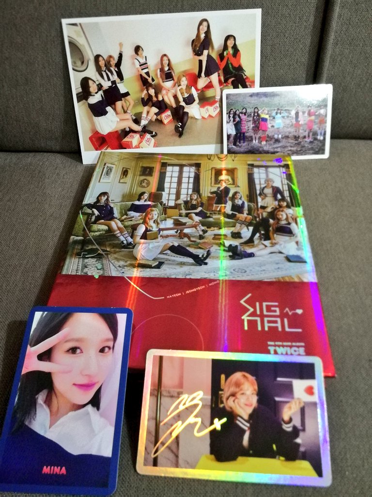 unknowngellato's tweet photo. OMG I RECEIVED MY ALBUM ALREADY @DaesangStore goshhh i really wasn't expecting this to be so fast at all. When I got home, my mom was like "anak what's this???" kahit ako gulat din eh HAHAHAHA it really wasn't a bad decision to trust your shop💖 also THE FREEBIES ARE LOVE💖💖💖 https://t.co/aX4bNr1DY9