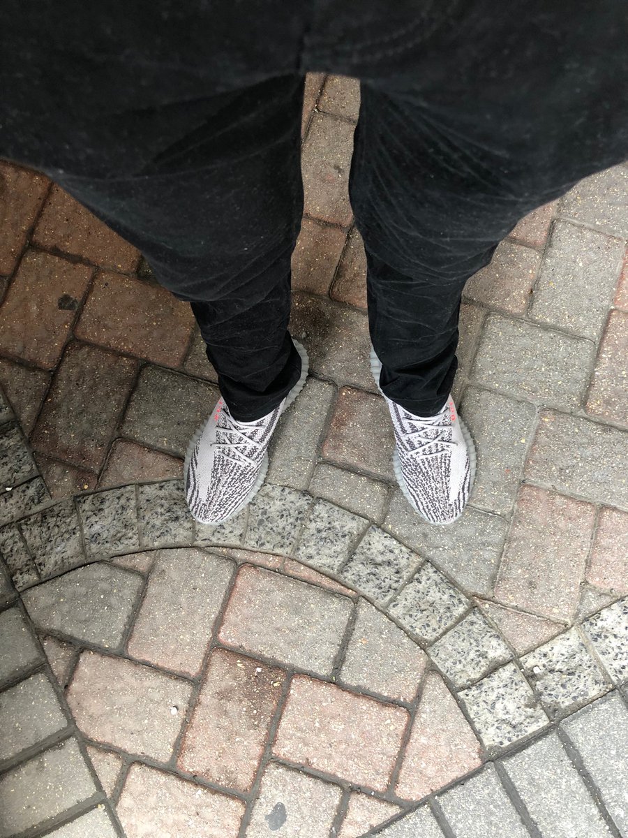 MVMTmakesMUSIC's tweet photo. In Chi town. Gotta have the #yeezy on https://t.co/gbyNm7sQ1L