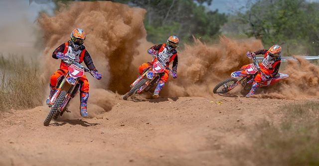 fullgasenduro's tweet photo. With three Stu Baylors this berm didn't stand a chance! #fullgasenduro #crosstest #bermblaster #fullgas 📸 @dchapman457 https://t.co/PvBmjqrt77 https://t.co/9PAAMGQVYo