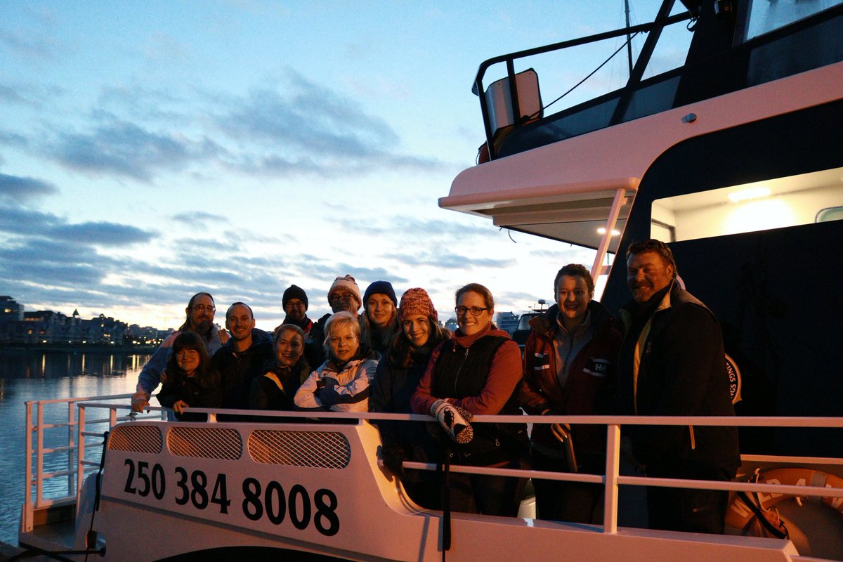 LiveItearth's tweet photo. The sun hasn't even risen yet and we're already getting ready for our #OrcaLive shows. It's a beautiful day to be out on the water! https://t.co/v9JLOFOsHM