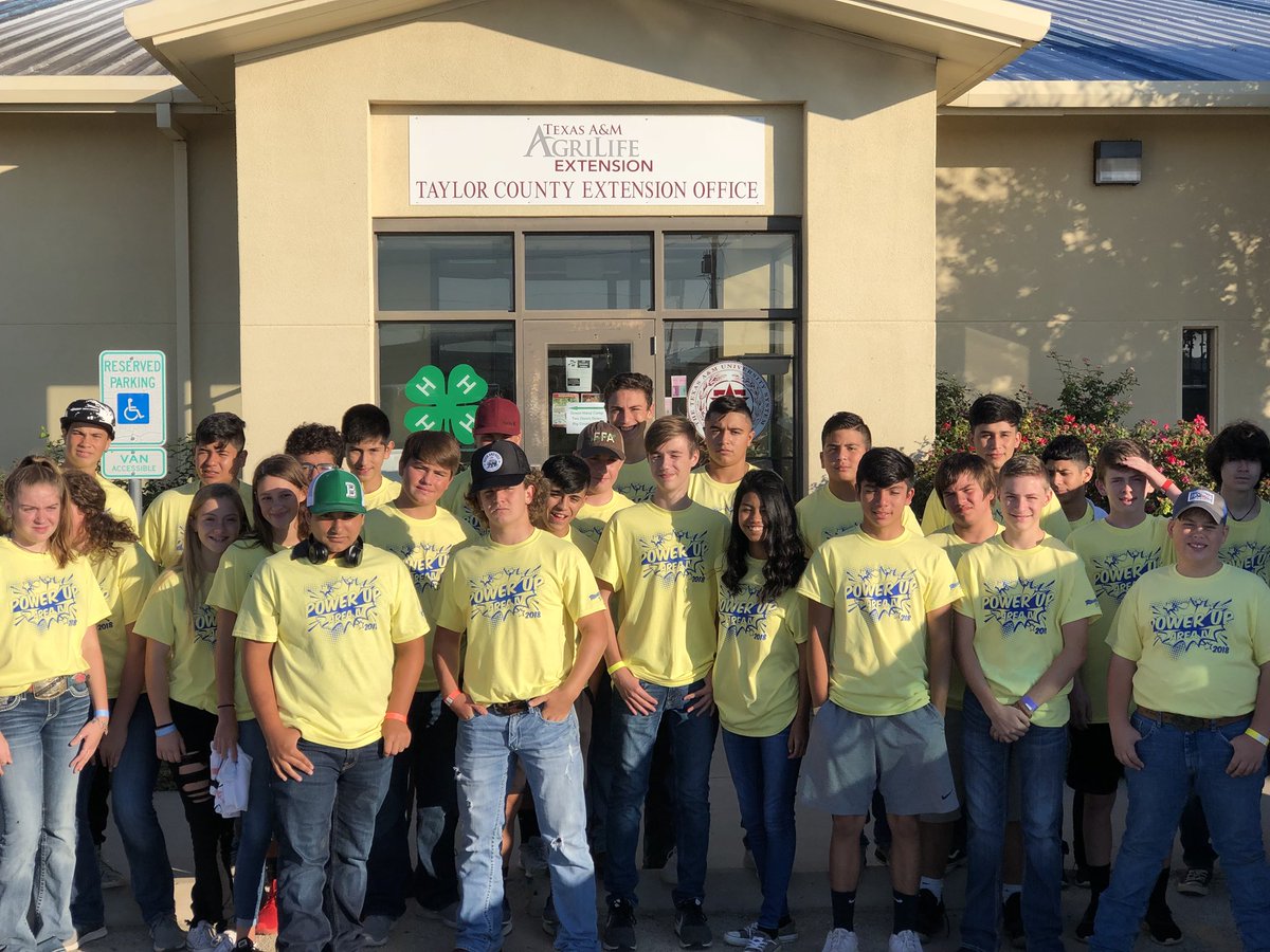 JessieShortes's tweet photo. BHS FFA freshmen are ready for Greenhand leadership camp this morning 💙💛 https://t.co/lattwC2vQ0