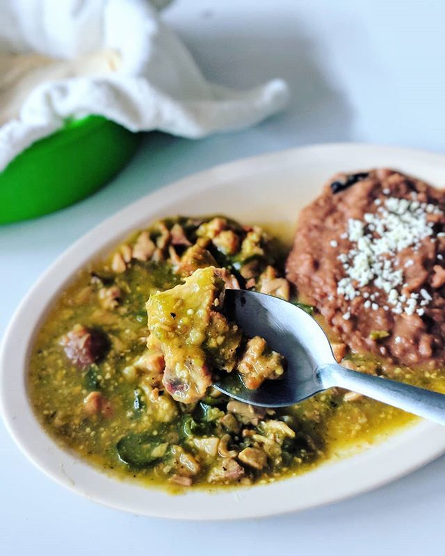 BaconIsMagic's tweet photo. Back in Canada for a month but still thinking about breakfast in Mexico.
You can't beat chicharrón en salsa verde... and I could eat beans every day.
🇲🇽
🇲🇽
🇲🇽
#TasteExplorers #foodTraveler #mexicanstyle #mexicanfood #colimaméxico #colima#colimacolima #visitmexico #comida… https://t.co/KAHtsM9i0r