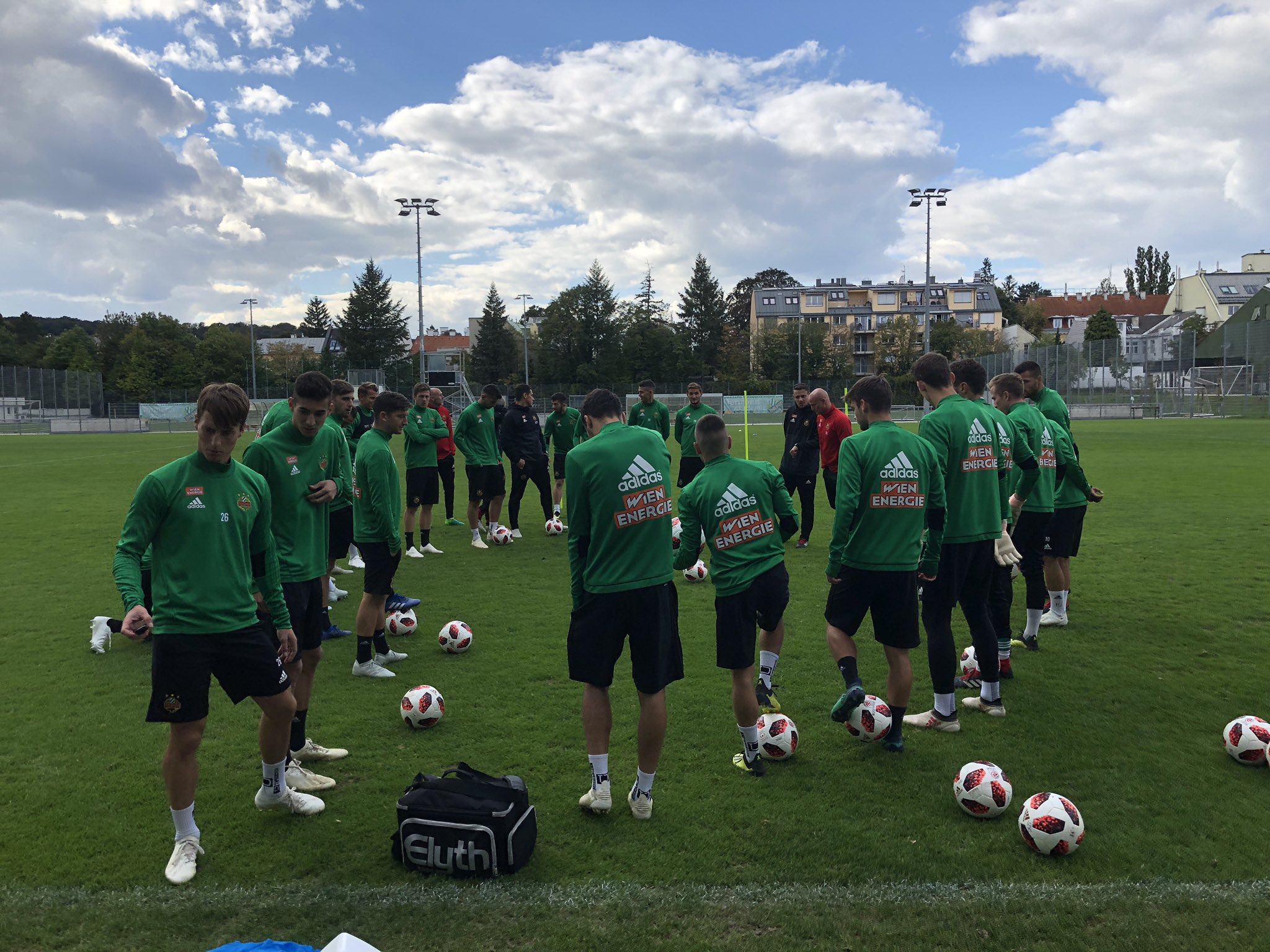 Dn8dW8GUwAEe1y6.jpg:large