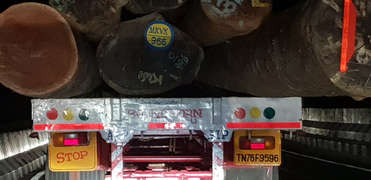 manijgd's tweet image. Slogan behind the truck which carries wodden logs  #SaveRainWater 
வெட்டிய மரங்களை எடுத்து செல்லும் கனரக வாகனத்தில் எழுதப்பட்ட வாசகம் #மழைநீரைசேமிப்போம்