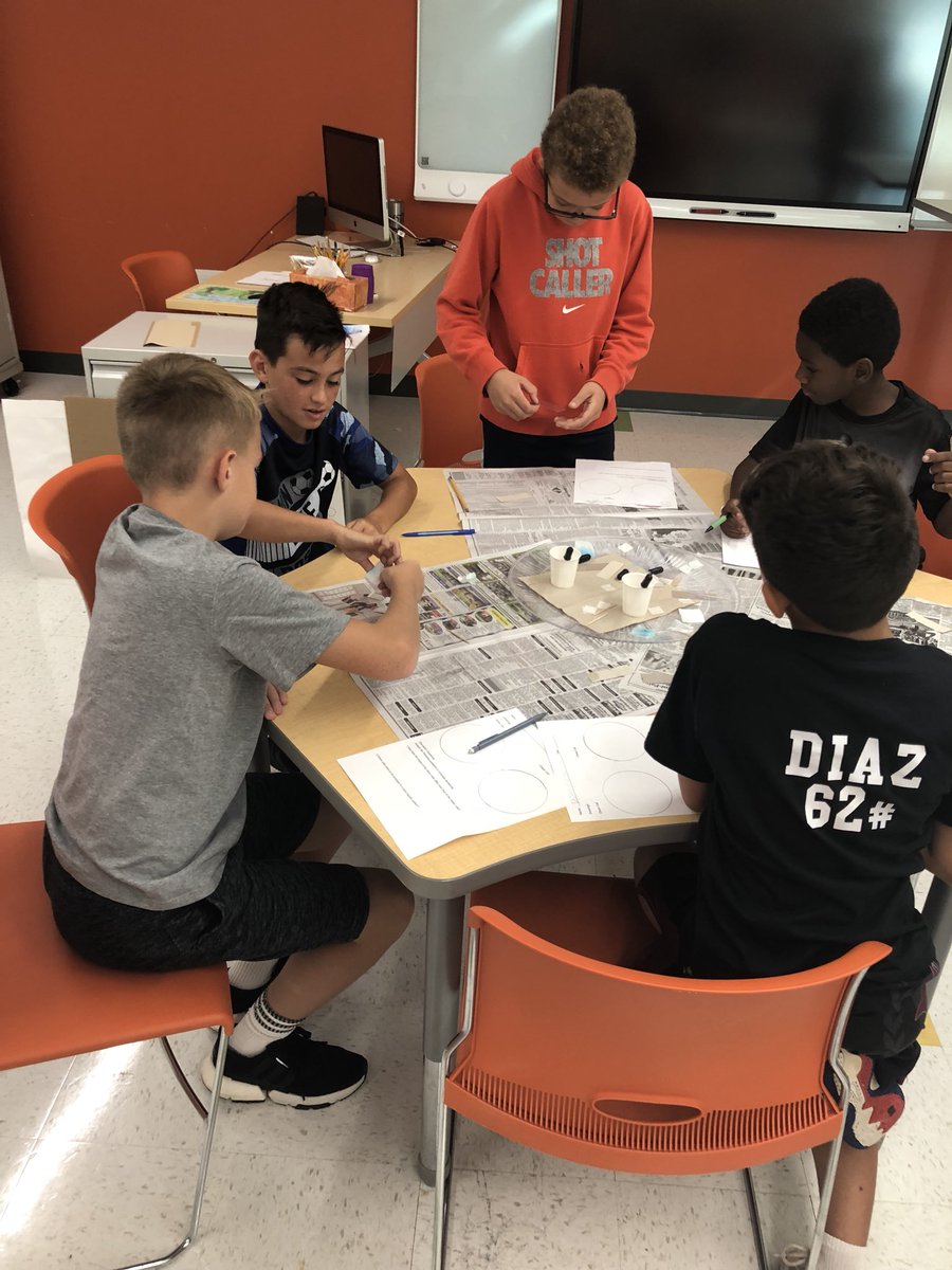 Hamfamwildcats's tweet photo. Thanks to MHS for letting us borrow some microscopes. Here are some 5th graders looking at cheek & onion cells during Science with Mrs. Graber. #science #microscopefun @molinehstweets https://t.co/wIrJBhytjq