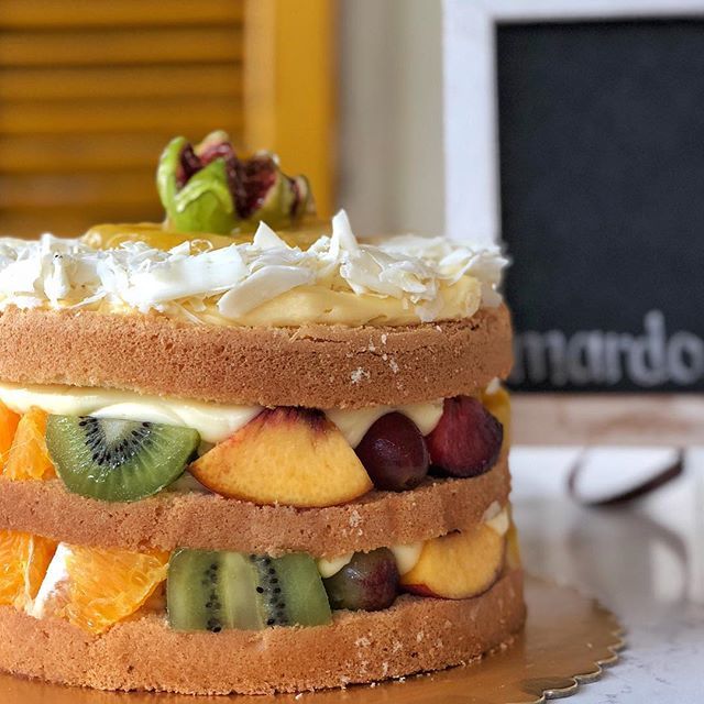 MardoIceCream's tweet photo. Taptaze kreması, taze meyveleri ve harika pandispanyasıyla naked cake 🍰 sipariş üzerine de yapılıyor 😍🥝🍑🍇 #mardosweets https://t.co/NfaPDxl8IT https://t.co/Pj04UKs00V