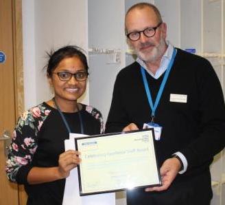 WestHertsNHS's tweet photo. A BIG well done to Chetna, pharmacist in AAU, who was presented with her staff award today by chairman Prof Steve Barnett. Chetna was nominated for being a bubbly, enthusiastic character and a delight to work with. Thanks Chetna for being such a valuable part of #TeamWestHerts! https://t.co/JF5RX8cujQ