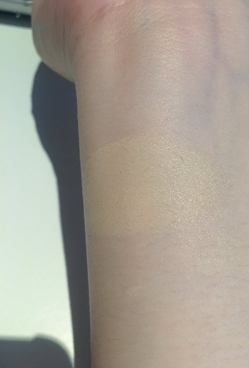 __iambowii7's tweet image. คือเราอยากแนะนำ Pony Effect Cushion มาก! เราใช้สี natural ivory (no.21)เนอะ ตอนแรกก็คิดว่าแบบ เออ ปกปิดเนียนดี แต่ไม่ได้ดูไบรท์อะ แต่พอออกแดดเท่านั้นแหละ หือ!! งานเกามาก!  มันฉ่ำวาว(แบบไม่เหนอะ) แล้วผิวดูสว่างมากก ดูแบบ เออ เก๊าเกา😂 #ไว้รีวิวห้ามขายของโว้ยย #ponyeffect #cushion