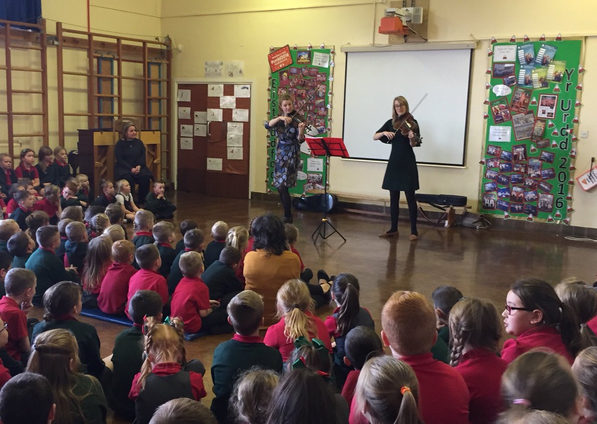 ysgolca's tweet image. Diolch yn fawr i Lowri ac Angharad am dod i chwarae mor hyfryd i ni prynhawn ‘ma. Many thanks to Lowri and Angharad for playing so beautifully for us this afternoon. #stringsisters #livemusicnow