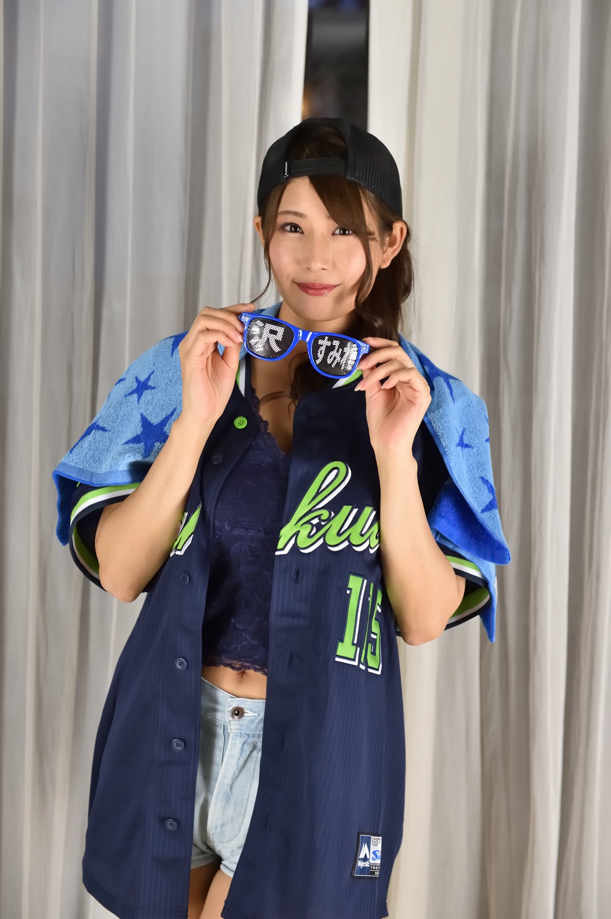 Koba Ar Twitter 沢すみれさん Sumiresour 8 18 土 アイズ撮影会 In 名古屋 4部 最後はサワローズのサワちゃんwww 2枚目の沢すみれピンホールサングラスを掛けてお茶目な表情のサワちゃんが秀逸 4枚目の頬杖ショットもお気に入り アイズ撮影会 沢すみれ