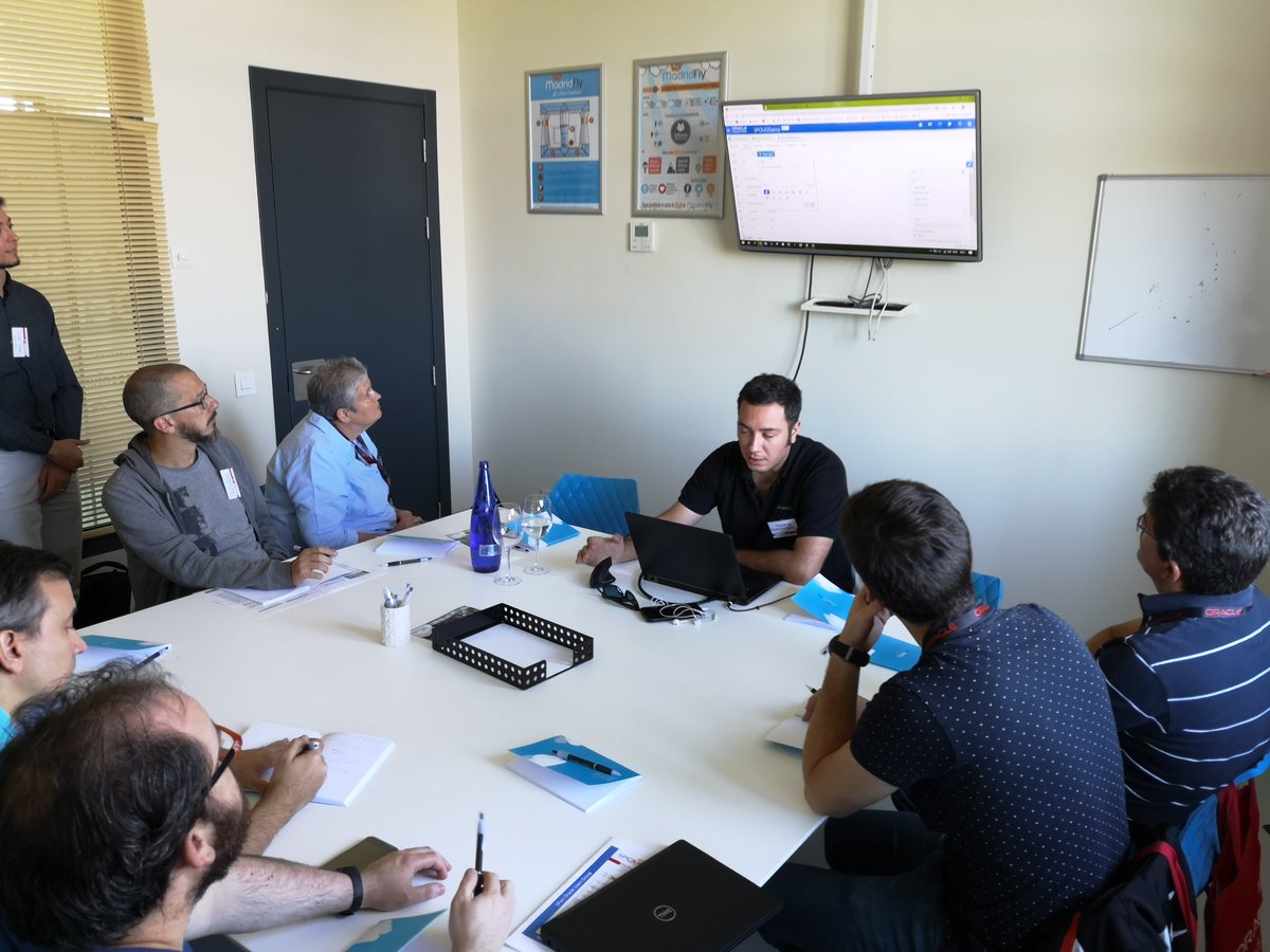 rsantrod's tweet photo. Great turnout and feedback in my two session at #TechnicalSPOUGday. #VBCS demo and @OracleMobile #chatbots best practices and design patterns including demos @santjustcat bot and our Jira bot! @oracleace @wlscommunity @SPOUG_es @avanttic https://t.co/j6PiO0HM3y
