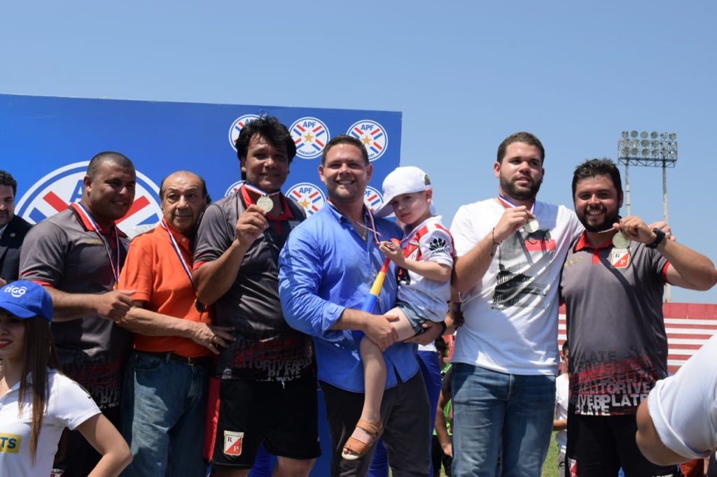 danny_farrar's tweet photo. Gracias Dios 🙌🏼 por darme la oportunidad de salir #campeón 🏆 a los 32 años “El título es de todos” gracias a tanta gente que es parte de este campeonato! #River #Kelito es de #Primera fuimos 🥇todo el torneo! 
Este campeonato es para mi Familia!!!! https://t.co/oXiq66BQGo
