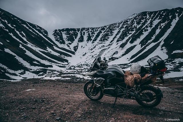 ijustwant2ride's tweet photo. Reposting @2wheeladv:
I snapped this shot of a group members GS at the top of Atigun’s pass. •
•
#bmwmotorradusa #xladv #2wheeladv #bmwr1200gs #bmwmotorrad #bmwmotorcycle #r1200gs #advrider #motorcycletravel #motorcycle #motociclismo #motolife #sportbike #dirtbike #enduro https://t.co/pgTuAhdVAj