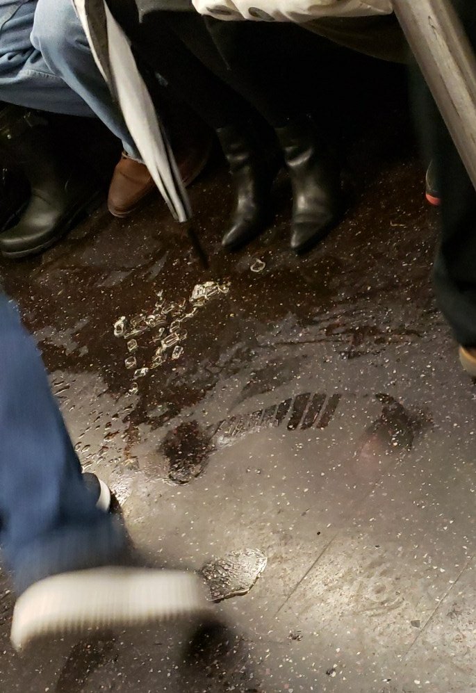 DrewTheoloneus's tweet image. Man just dropped his WHOLE ice coffee KAPOOF!!!...right on the subway floor. #morningflow #homeflow