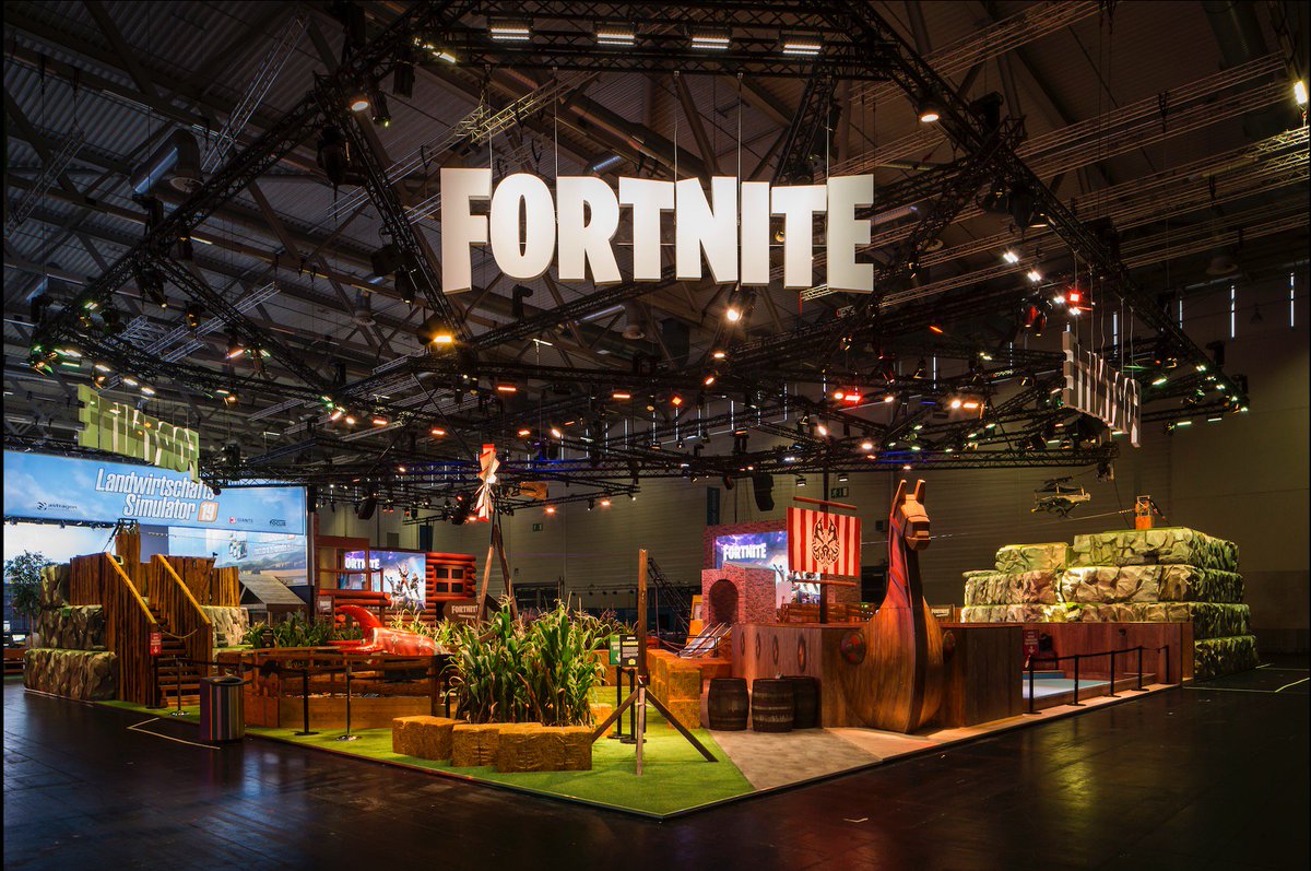 EnvyCreate's tweet photo. Here it is! The pics behind our @EpicGames @FortniteGame - BEST BOOTH award at Gamescom 2018 on behalf of our Envy UK team! The crowds let us know it was indeed, a fan favorite! #Gamescom2018 #Gaming #Germany #Fortnite https://t.co/qInzdiDNH3