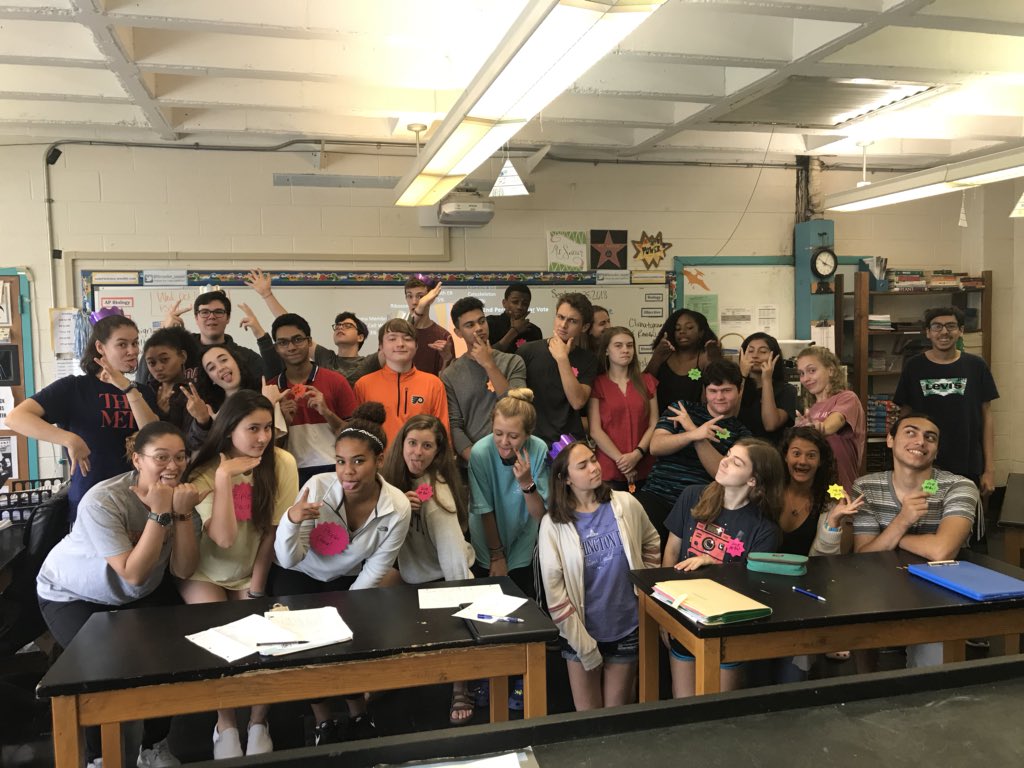 brooke_sauer's tweet image. Congratulations to #dsaapbio2! President: Rough ER. VP: Mitochondria! People’s choice: chloroplast! Thanks to all who campaigned! #sauerscience