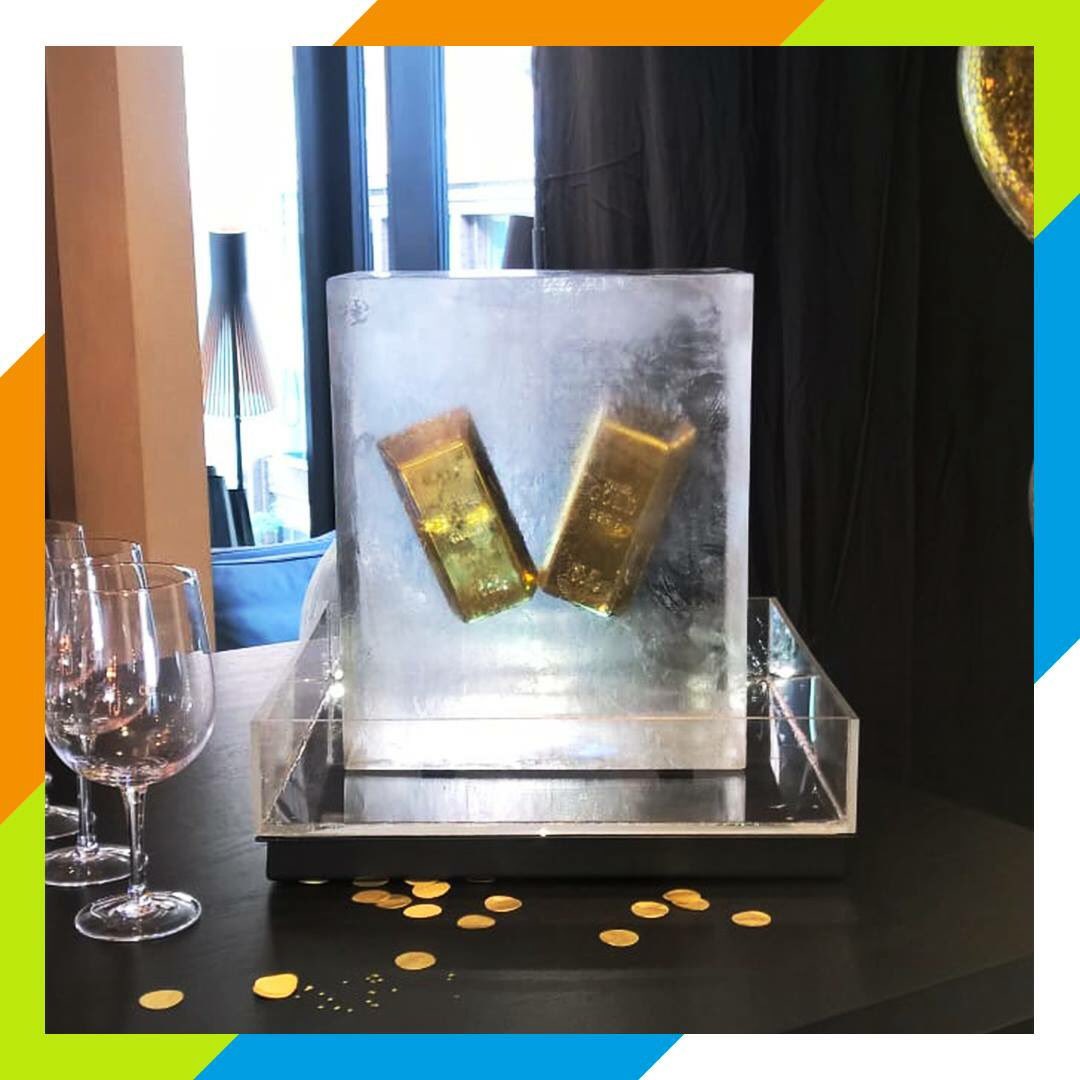 Alles kan bij IJsenIJskoud.nl! Voor een feest hebben we vier goud broodjes ingevroren. Wie zou dit ook wel willen op zijn feest?❄️