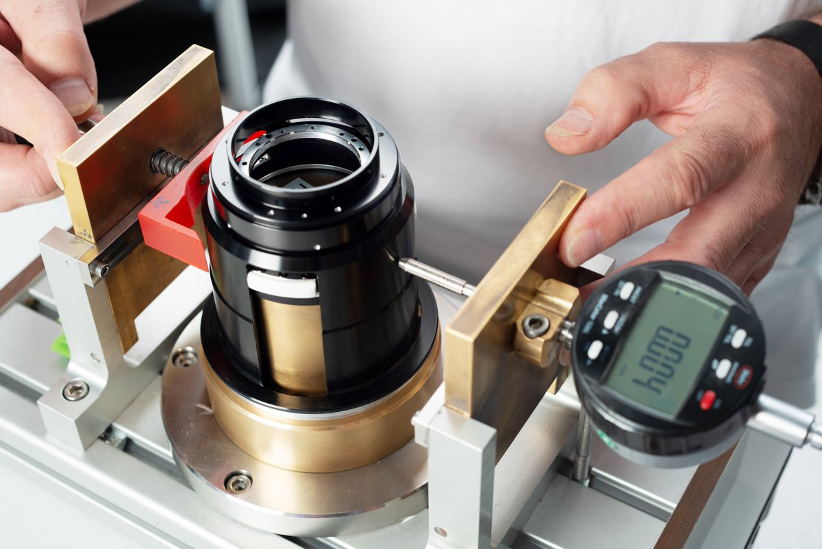 ZEISSCine's tweet photo. Part 4 of the #ZEISSSupremePrime #lensmanufacturing process: as the last element of parts that compose the lens barrel, the focus mechanism is prepared. #madeingermany https://t.co/Kv60gcpVKv