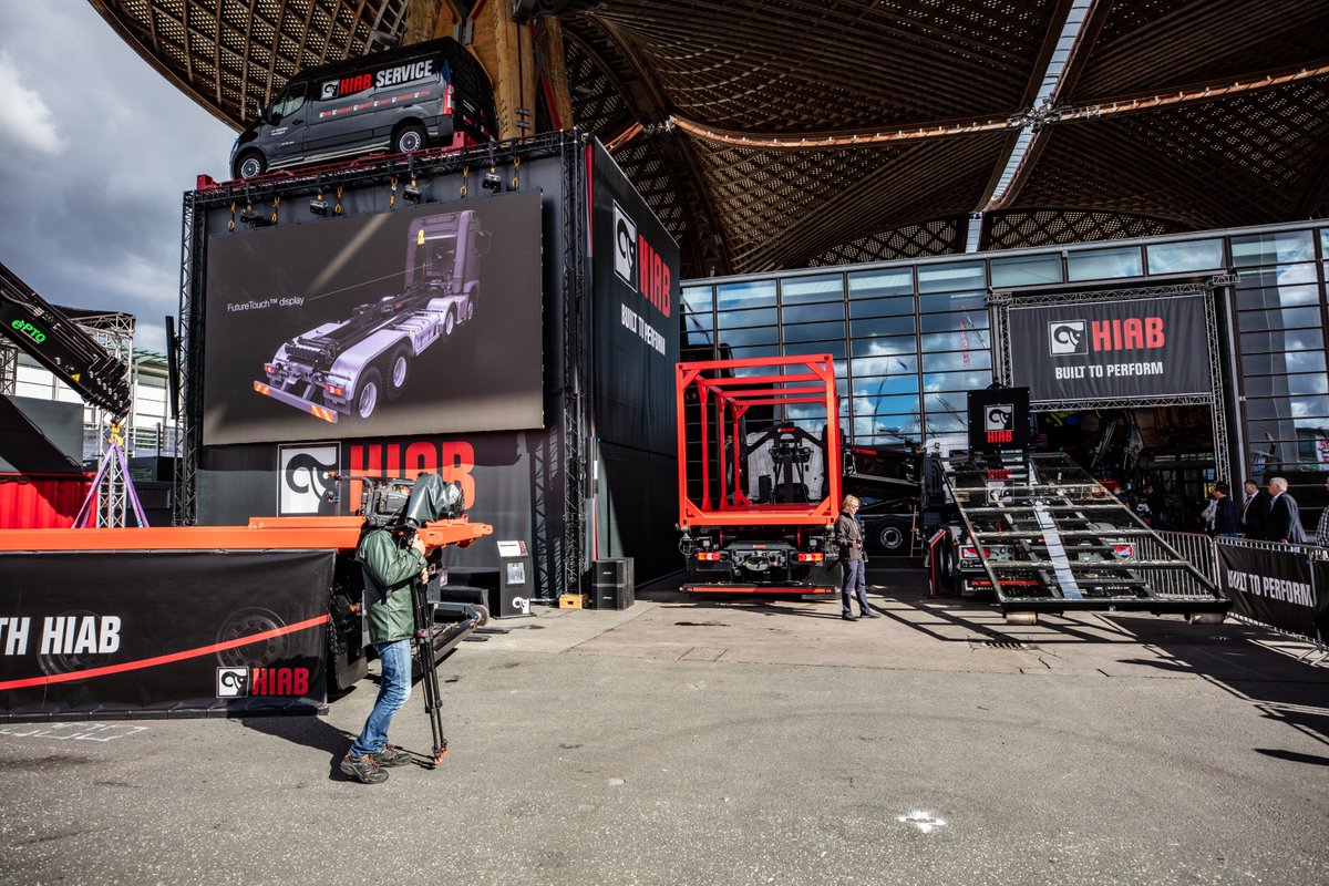Hiabglobal's tweet photo. See the most innovative hooklift in the market, the all new MULTILIFT Ultima world exclusive premiere at #iaa18. The MULTILIFT Ultima ensure greater control, #safety and productivity in any loading duty. Welcome to our stand at P35! #iaanfz #Hiab #futurelogistic https://t.co/apH8AsDDJI