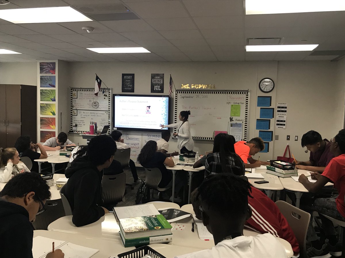 mrs_romanelli's tweet image. I love when we #walkthepark with our CICs... principal! #teachersleadingteachers #effectsize #RiseUp @CypressParkHS @CyParkPLC