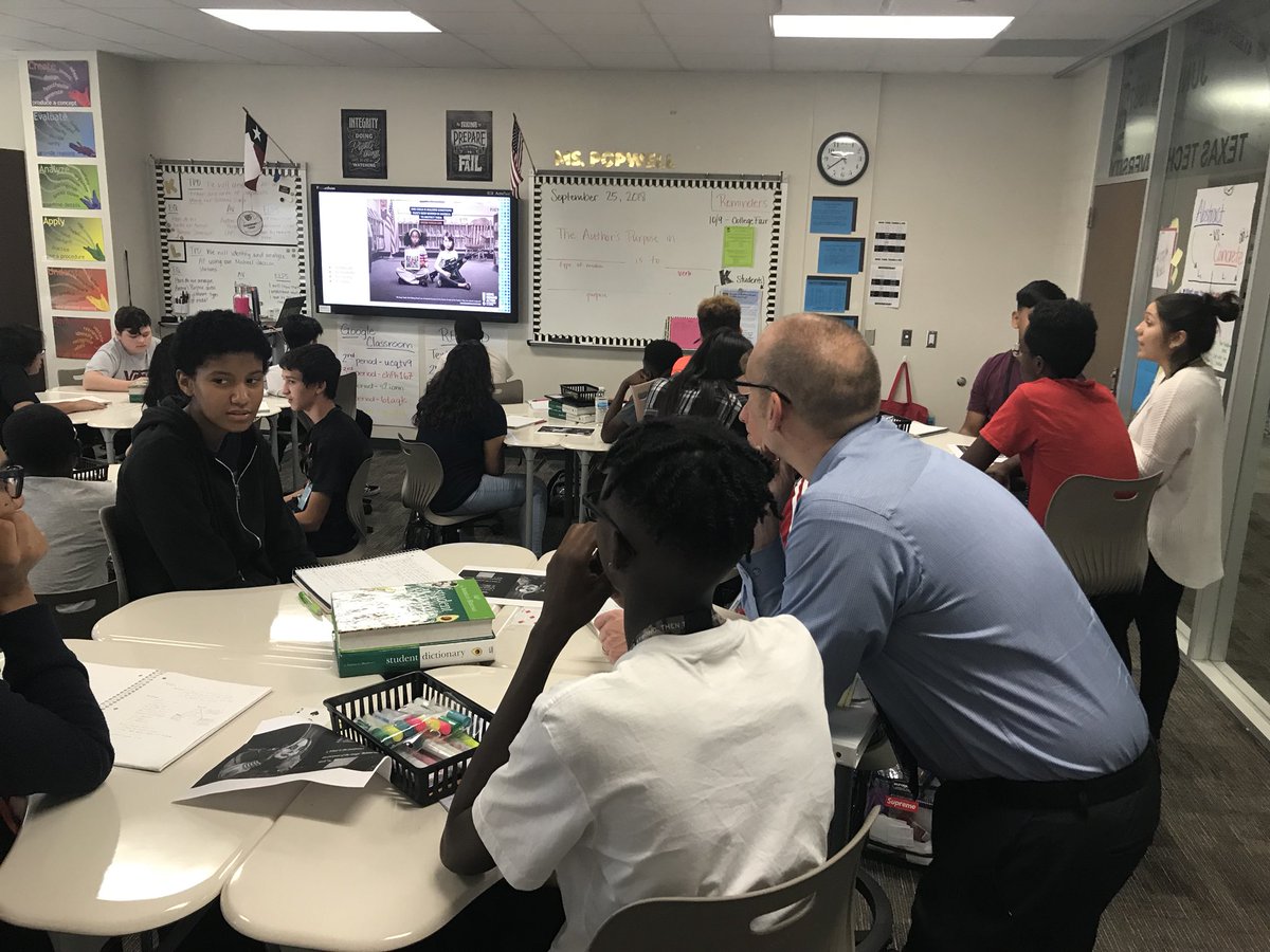 mrs_romanelli's tweet image. I love when we #walkthepark with our CICs... principal! #teachersleadingteachers #effectsize #RiseUp @CypressParkHS @CyParkPLC