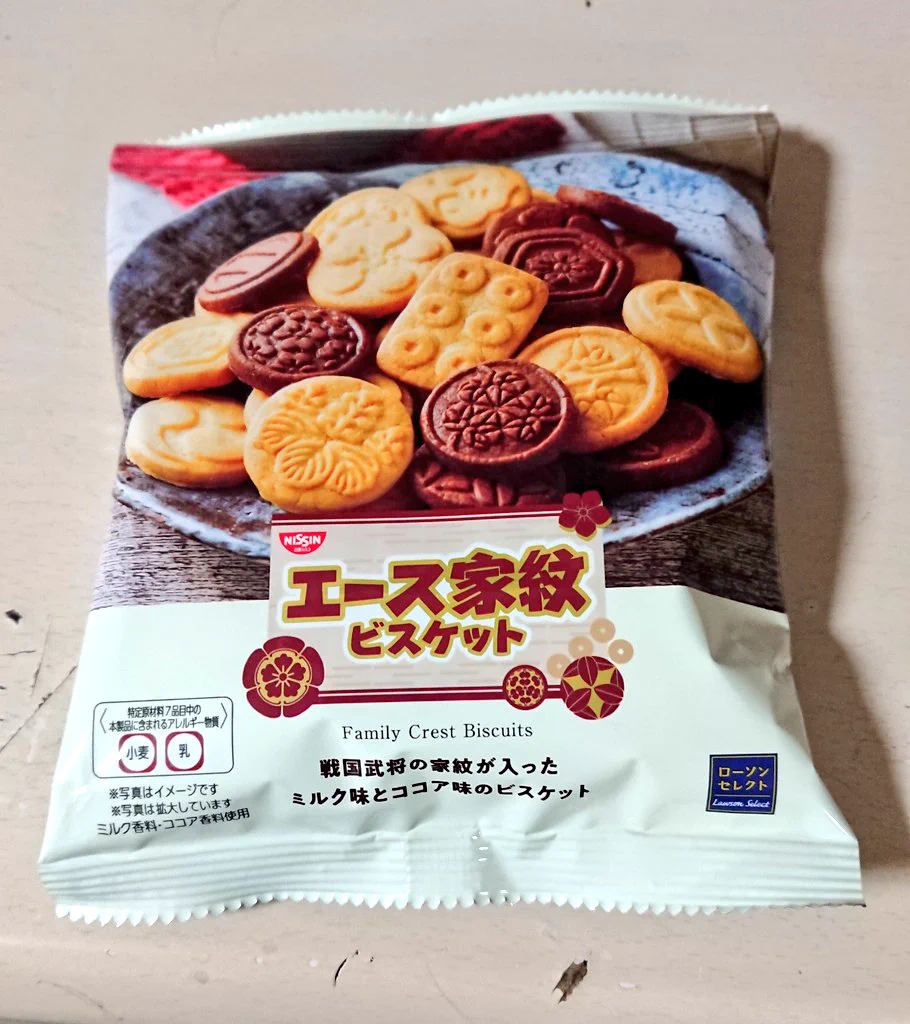 ローソンセレクトすごいｗｗｗ歴史上の方々の家紋がビスケットになってる。解説付きだから、勉強にもなる？！
