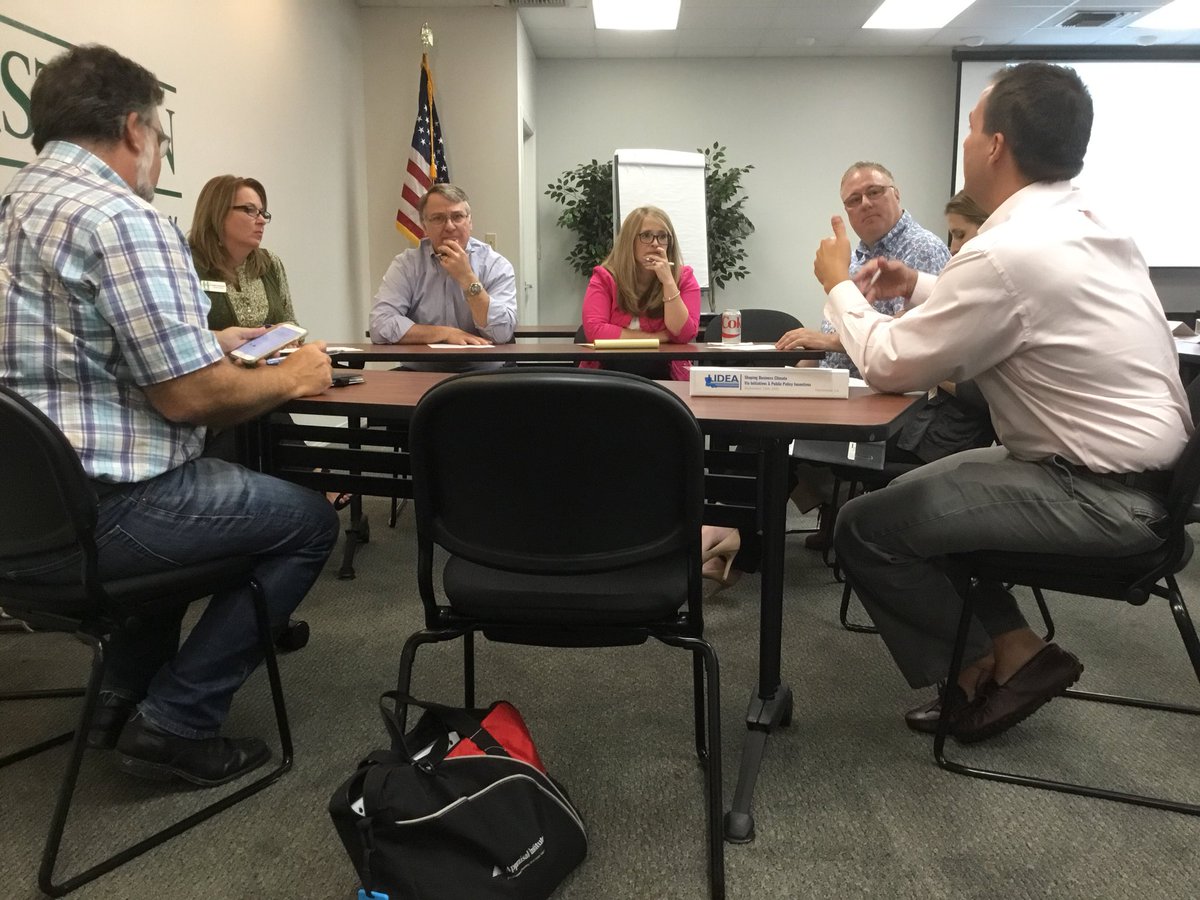 Remi2Ton's tweet image. Group time at CLED training this morning. Do you give and incentive or not? What do you offer? How do you justify? @LIDEALA @LSBDCSLU #economicdevelopment #CLED