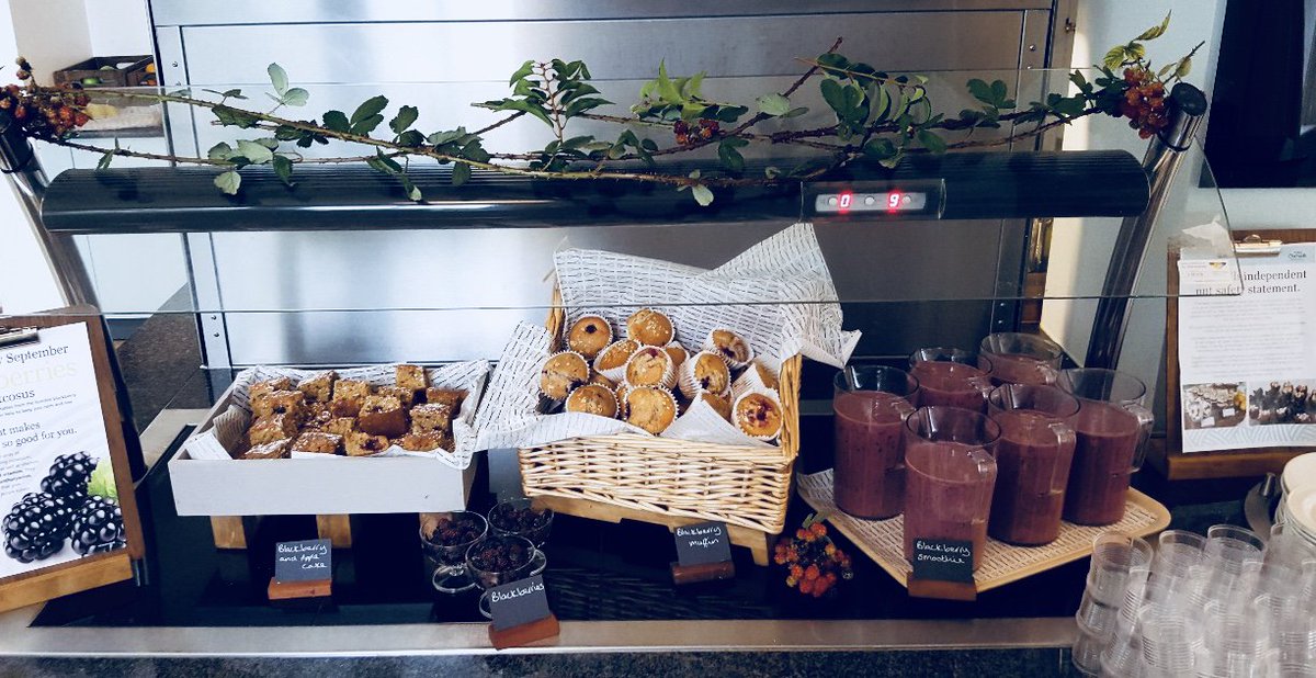 Apple and Blackberry displays out on show! <a href="/ChartwellsInd/">Chartwells Independent</a> #eatvibrantly