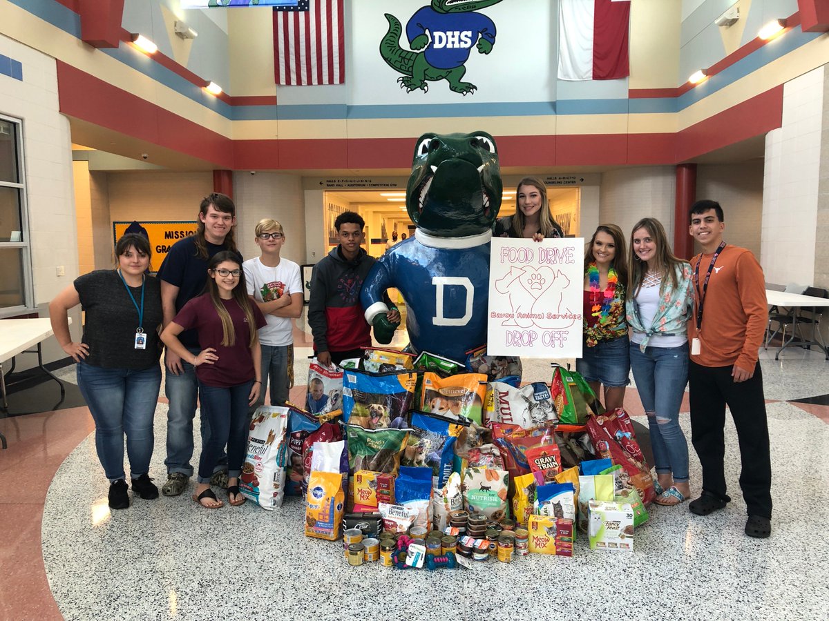 GatorNationLive's tweet photo. Thank you @DickinsonFFA for collecting donations for Bayou Animal Services! The students collected dog and cat food donations as well as over $400 in monetary donations. #payitforward https://t.co/T3xc7jpxxi