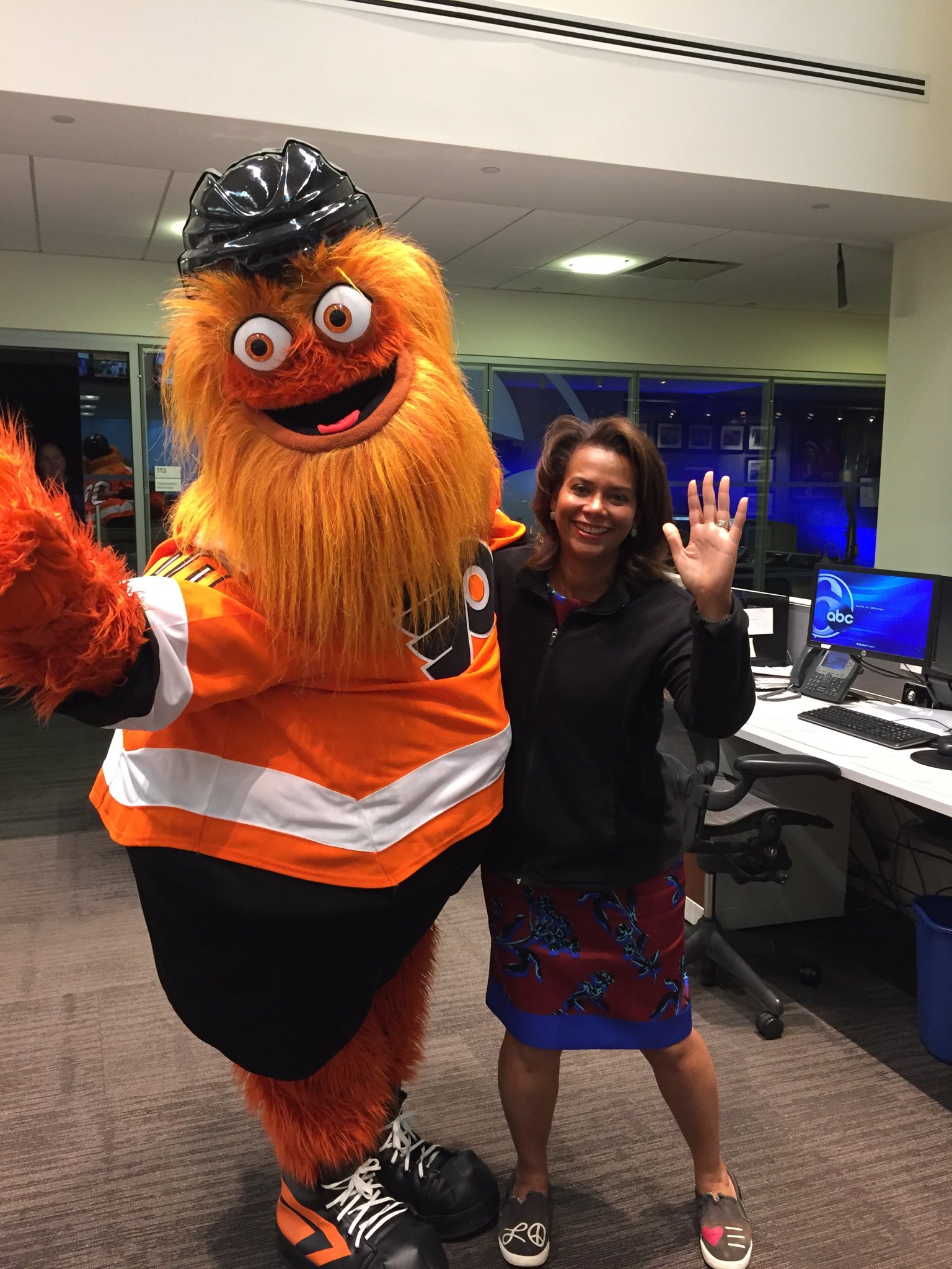 Tamala Edwards On Twitter The News Room Is Going Nuts Over Gritty I Told Him I Defended Him On Air This Morning He S Even More Adorable Strange In Person Go Flyers Https T Co Qm328lpcn7