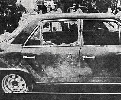 Así quedó el auto de Rucci. El perverso sentido del humor llamó a esta operación "Traviata" porque era una galletita que promocionaba tener 23 agujeritos.