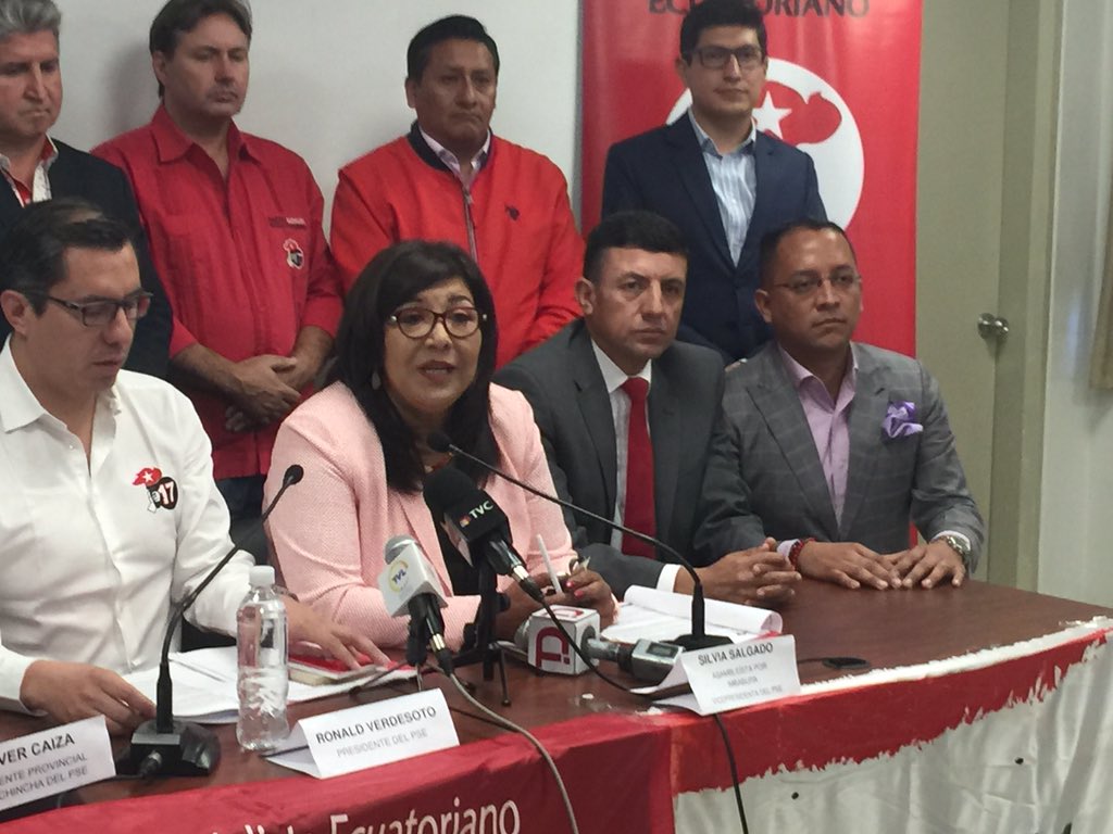 silviasalgadoan's tweet photo. No podemos confiar en un árbitro como el #cne transitorio que tiene conflictos de interés, hay miembros que buscan reelegirse.
Rueda de prensa @PSocialistaEc https://t.co/oqugvXx8vZ
