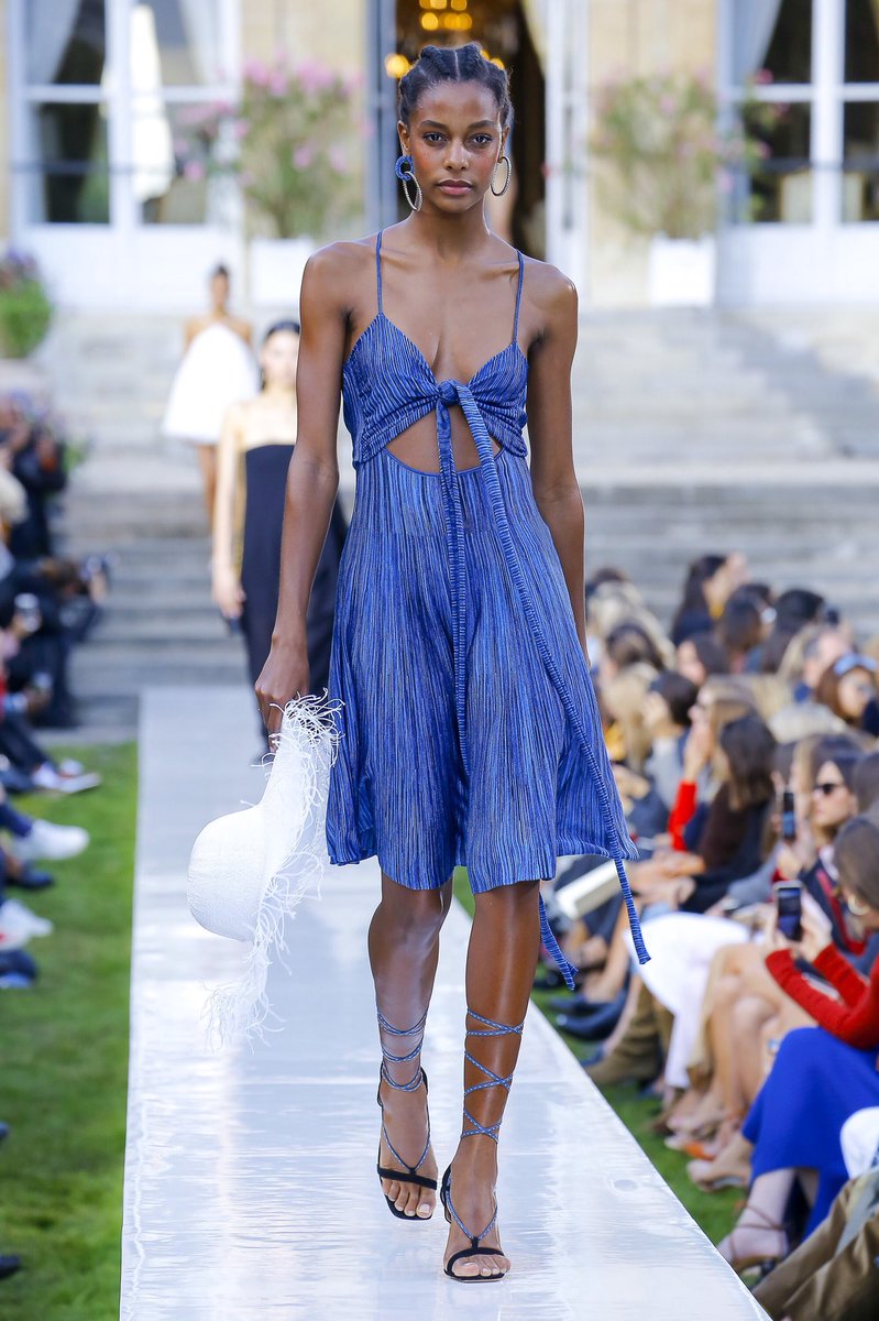 thestyledeskco's tweet image. #Jacquemus #PFW