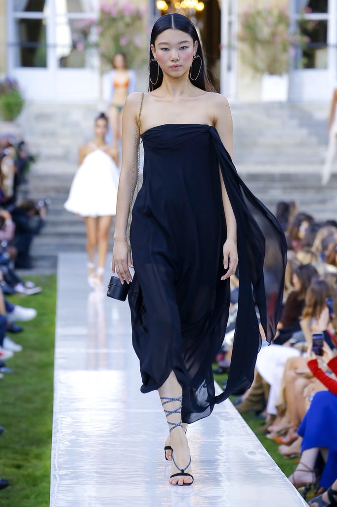 thestyledeskco's tweet image. #Jacquemus #PFW