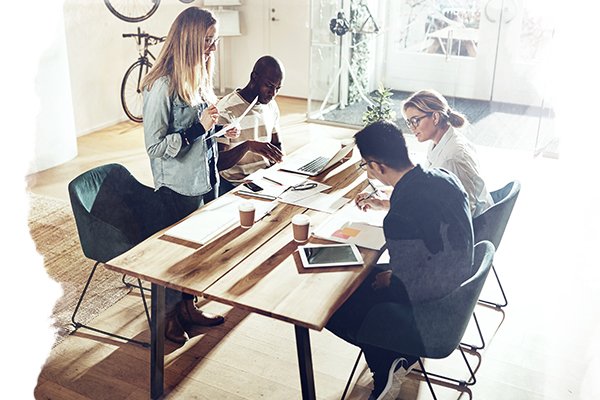 Telekom_MMS's tweet photo. #NewWork verlangt Flexibilisierung und neue Freiheiten bei der Arbeit: Wie wir dies bei Organisation und Führung im Unternehmen umsetzen, erklären die #tsmms Experten Ulf Kossol (@manoeverkritik) &amp; Steffen Mörbe (@s_moerbe) im Blog: https://t.co/LafPZ93si7 https://t.co/kJKXE5Mgwd