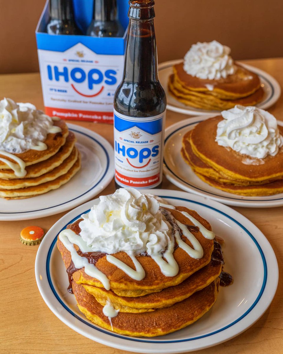 cheatdayeats's tweet photo. PUMPKIN PANCAKE STOUT!!!Β ππ₯πΊ@IHOP just took fall flavors to a new level with #IHOPS - a new limited-edition beer inspired by their fall pancakes β₯οΈ(not available in restaurants)!Β #CheatDayEats #ad #pumpkinpancakes #pumpkinbeer https://t.co/0keuJ3SDuu