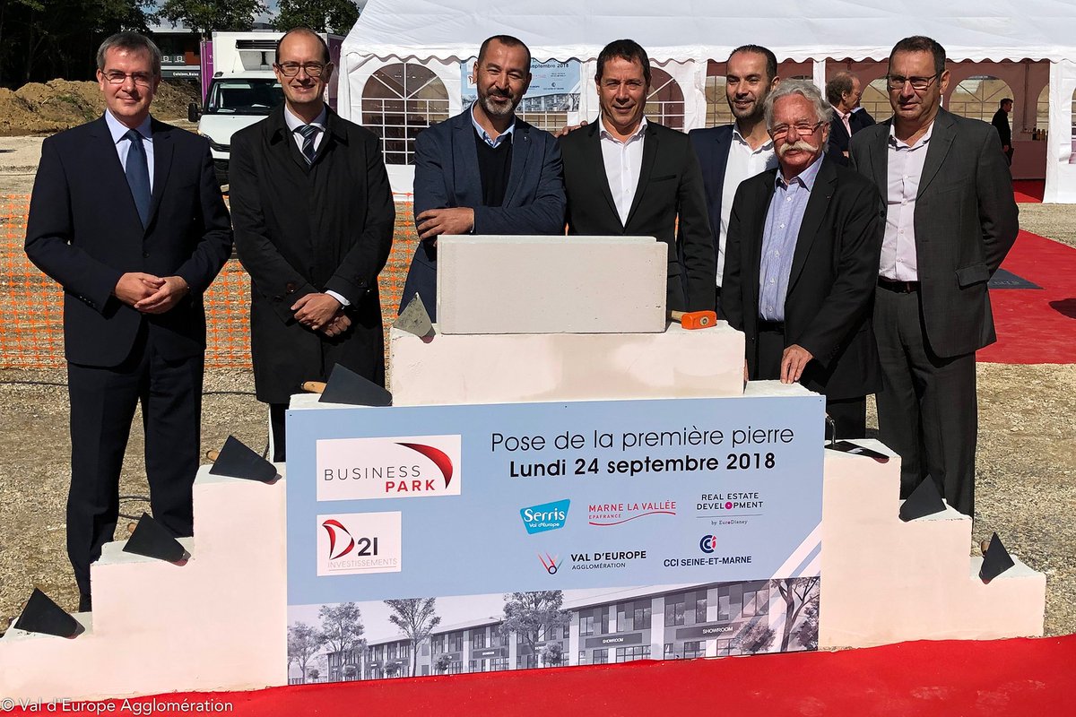 ValdEuropeagglo's tweet photo. Pose de la première pierre du programme Business Park au sein du Parc d’Entreprises #ValdEurope 
+ d'infos https://t.co/HfVpIe4Oo0
@ValdEuropeagglo @_epaFrance @realestatevde @VilleDeSerris https://t.co/aMMK0LbHe4
