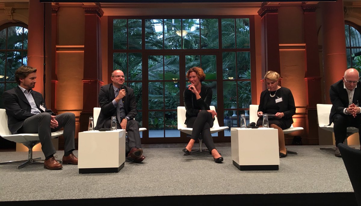 econsense's tweet photo. Bei Disclosure müssen Finanz- und Realwirtschaft sich auf Aspekte der finanziellen Materialität konzentrieren, die genutzt werden und einen echten Mehrwert für Investoren schaffen , so Lothar Rieth @EnBW mit @KristinaJeromin @BMF_Bund @WWF_Deutschland #SFGD18 @NHoenighaus #H4SF https://t.co/L67kVNpihW